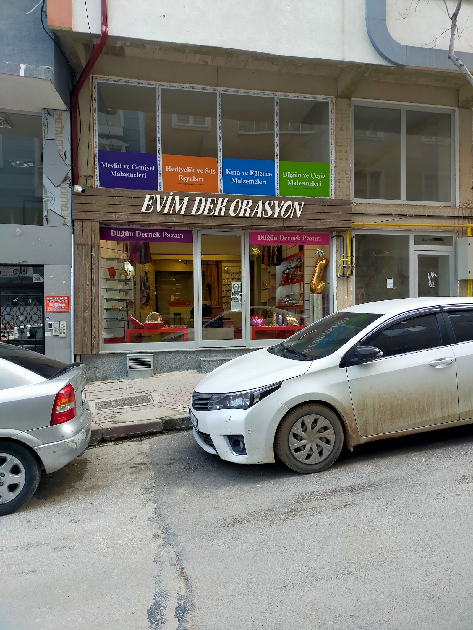 Düğün Dernek Pazarı (düğün, Kına, Nişan Ve Parti Malzemeleri) kır düğünü mekanı — Merkez
